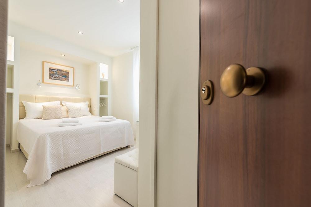 Dema Luxury Suites - Perikleous E1 Athens Exterior photo